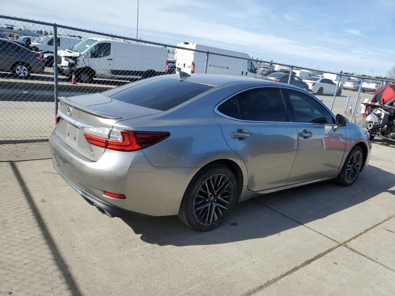 2016 Lexus ES - Image 3