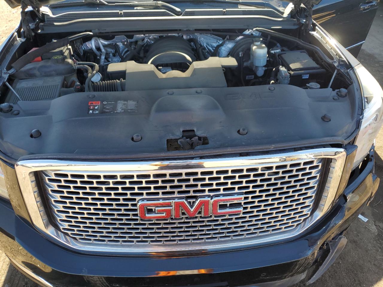2015 GMC Yukon - Image 12