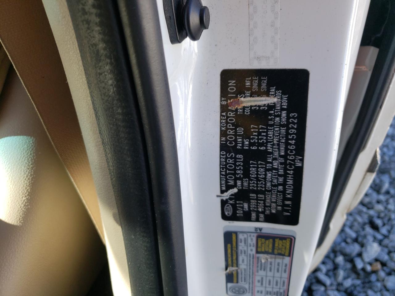 2012 Kia Sedona - Image 13