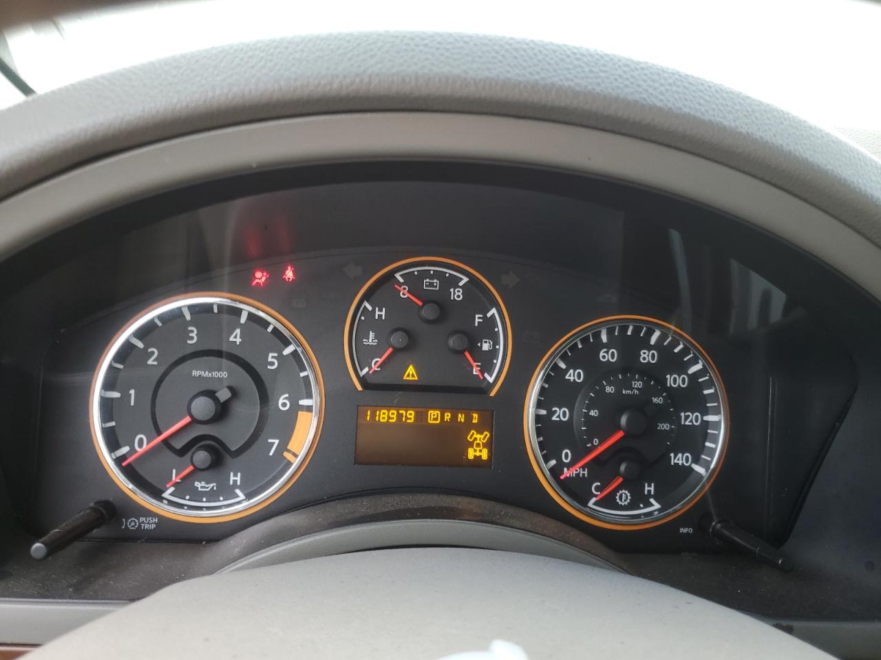 2010 Nissan Armada - Image 9