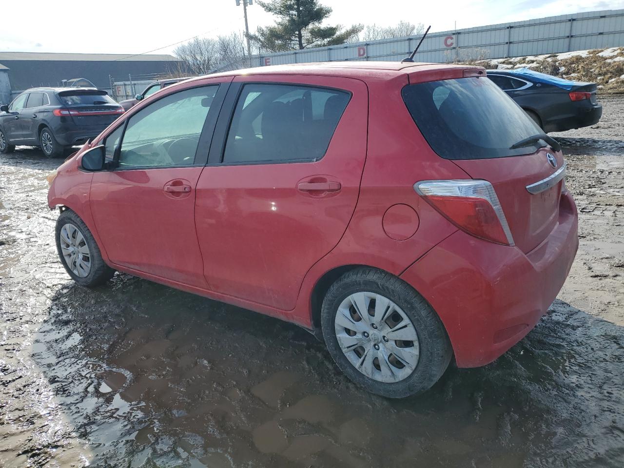 2014 Toyota Yaris - Image 2
