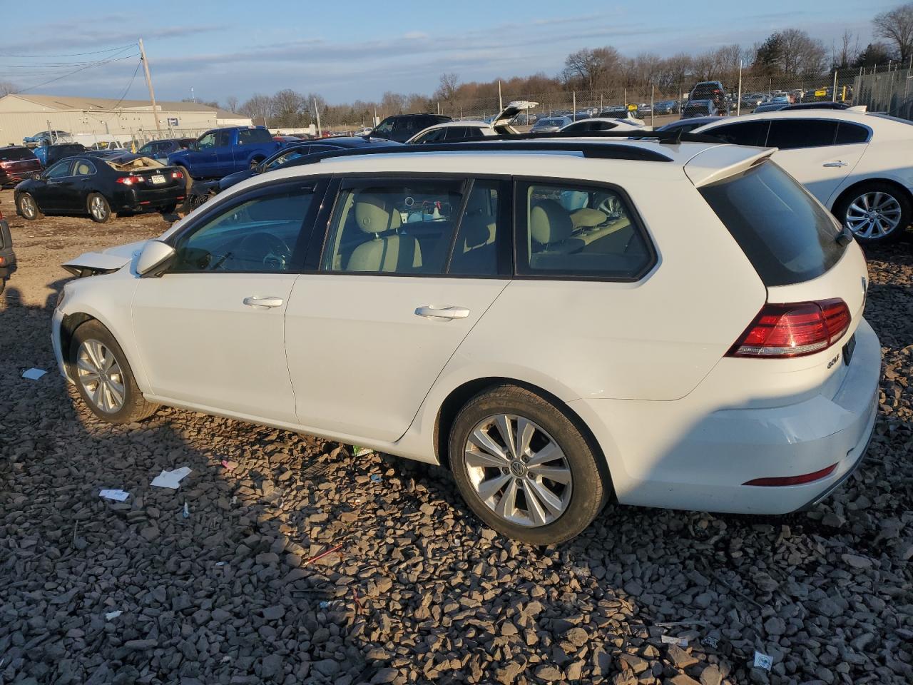 2018 Volkswagen Golf - Image 2