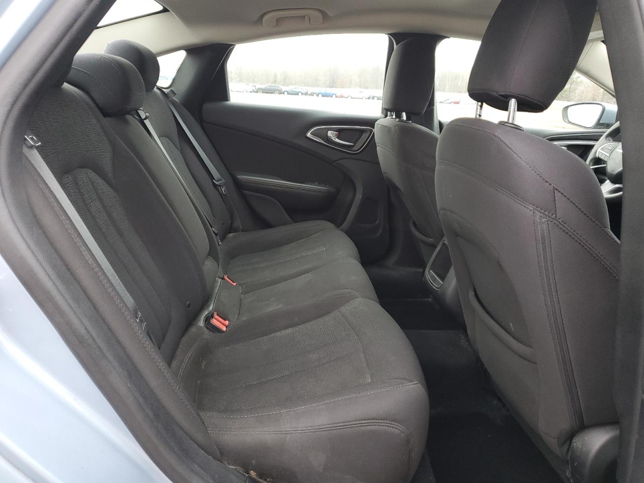 2015 Chrysler 200 - Image 10