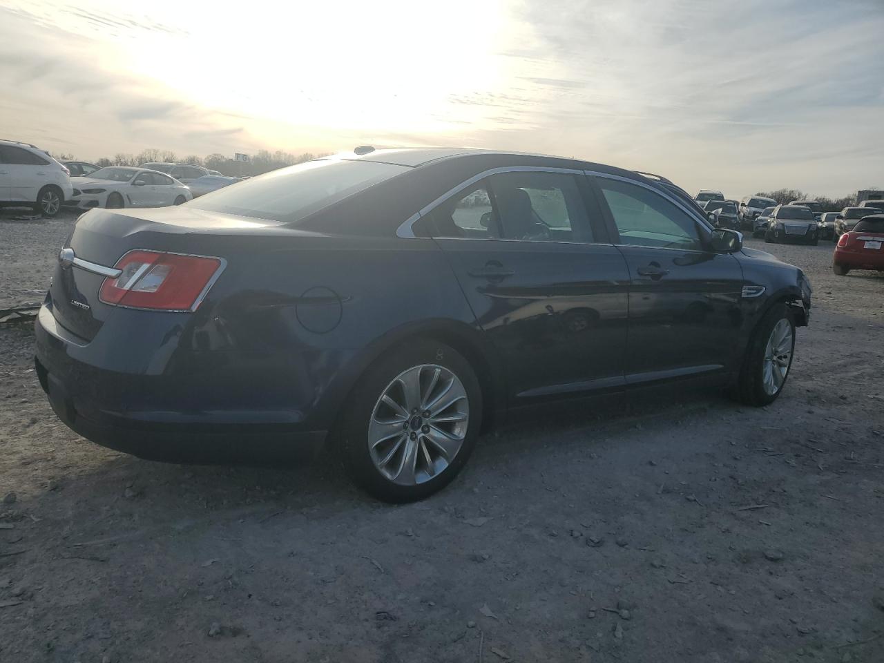 2011 Ford Taurus - Image 3