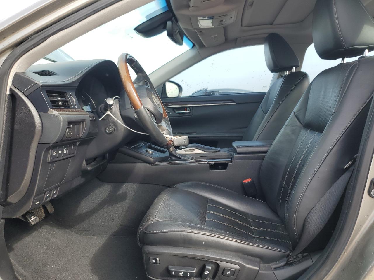 2017 Lexus ES - Image 7