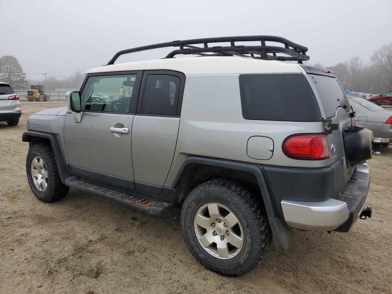 2010 Toyota FJ Cruiser - Image 2