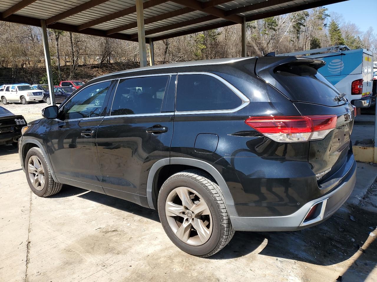 2017 Toyota Highlander - Image 2
