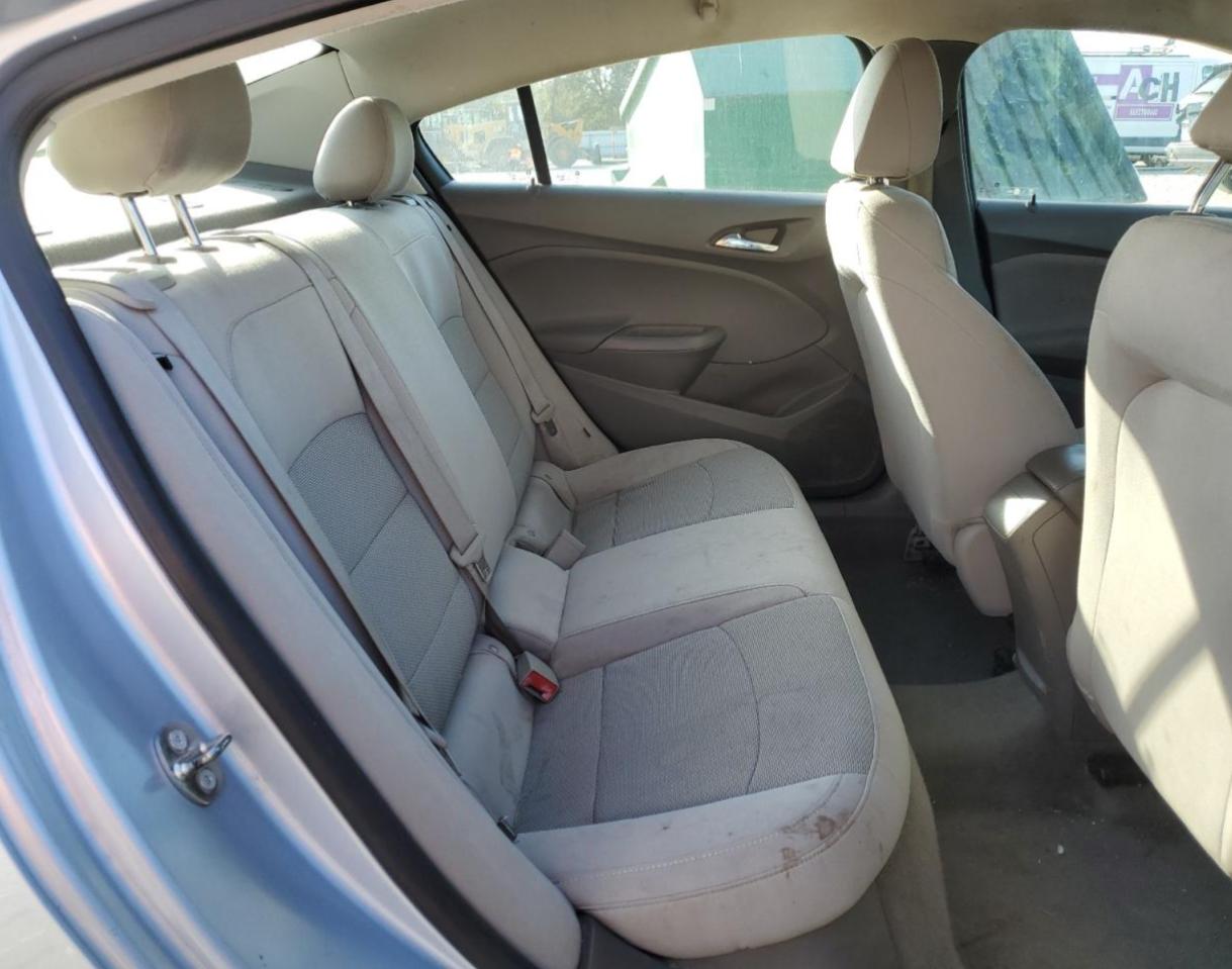 2018 Chevrolet Cruze - Image 10