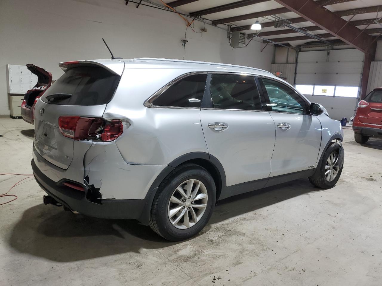 2016 Kia Sorento - Image 3