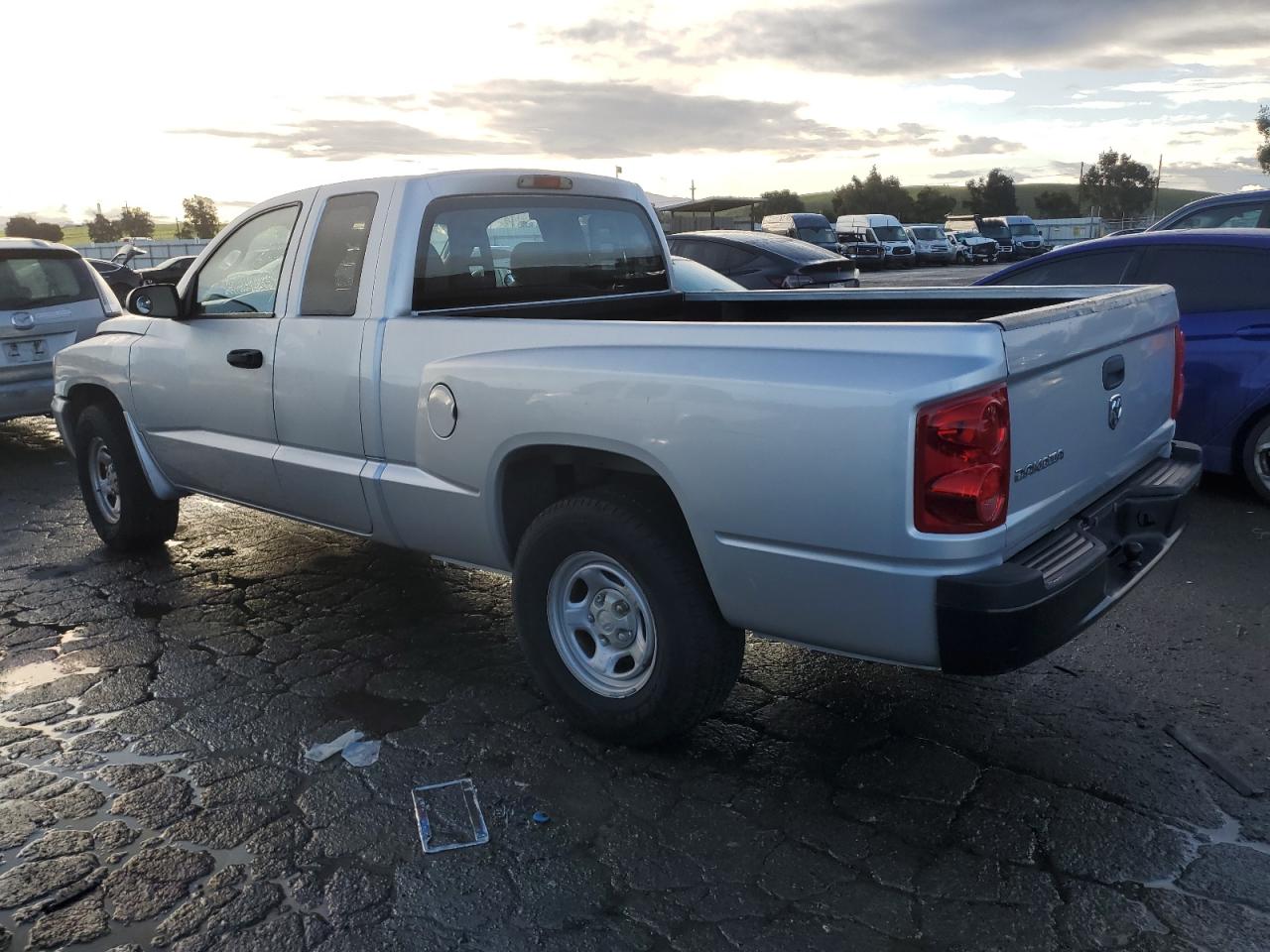 2006 Dodge Dakota - Image 2