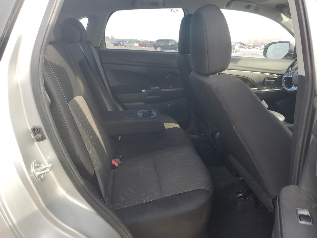 2021 Mitsubishi Outlander - Image 11