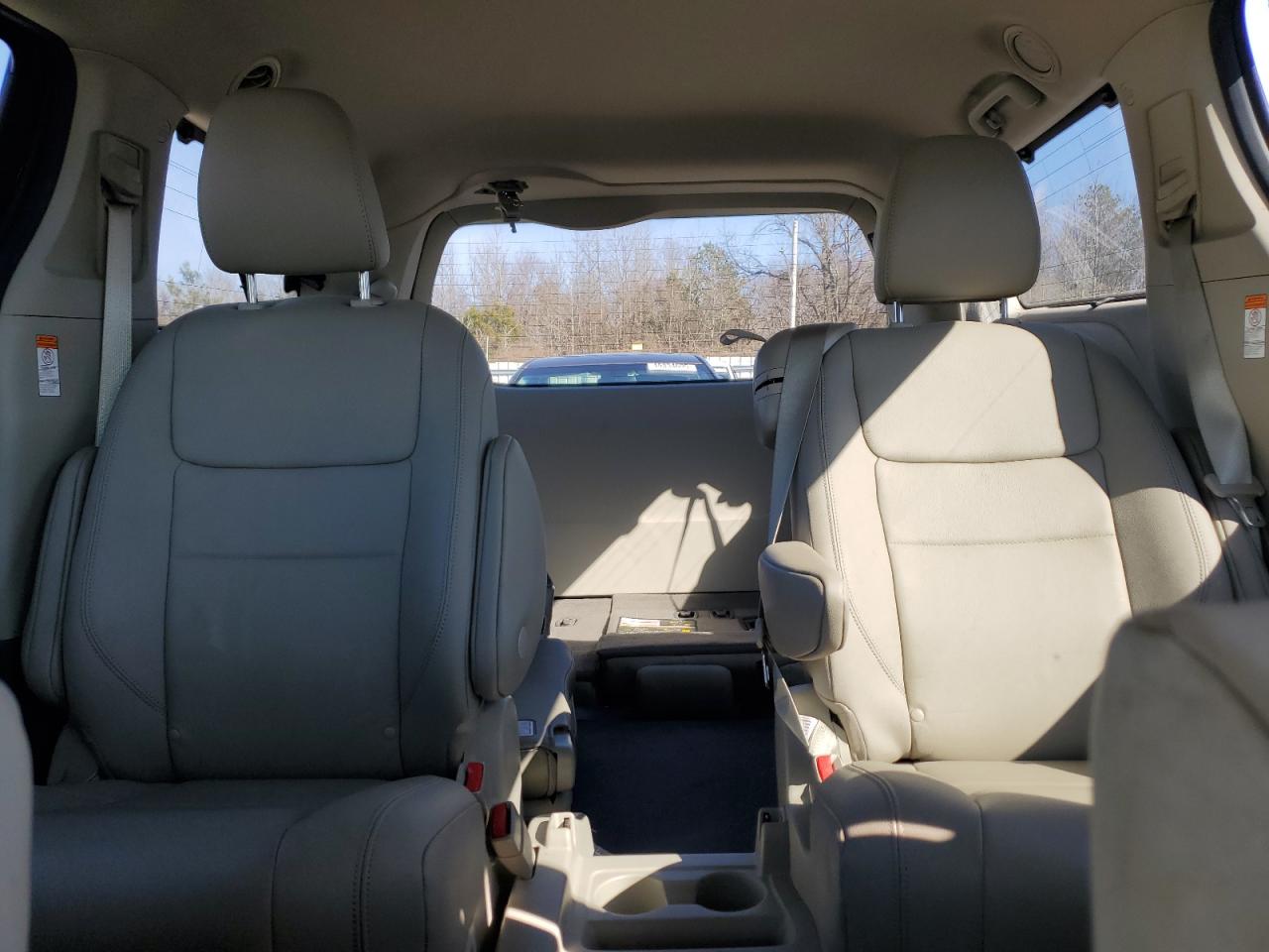 2020 Toyota Sienna - Image 10