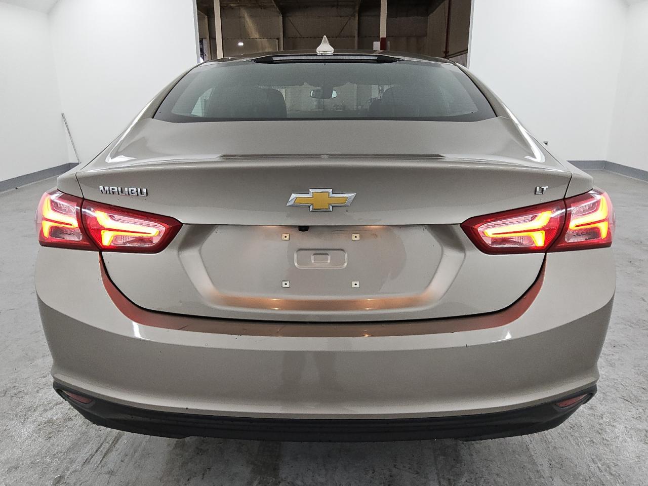 2022 Chevrolet Malibu - Image 6