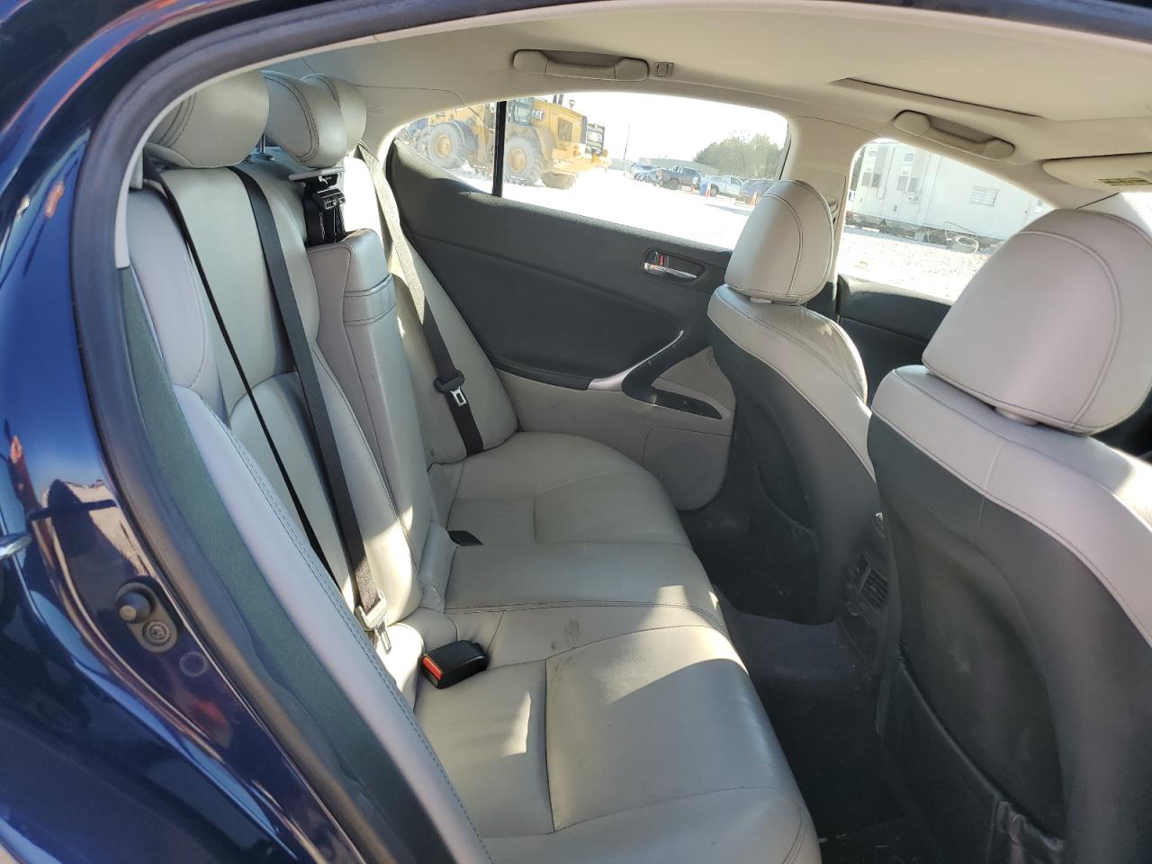 2011 Lexus IS - Image 10
