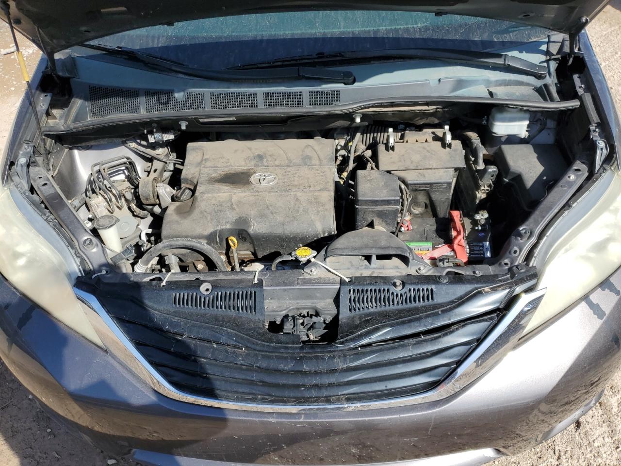 2012 Toyota Sienna - Image 12