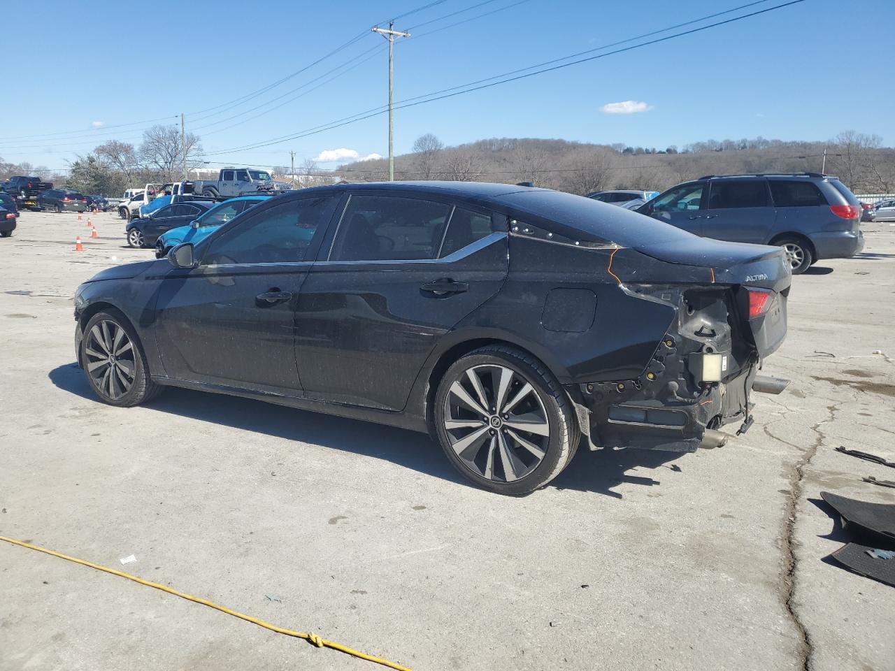 2019 Nissan Altima - Image 2