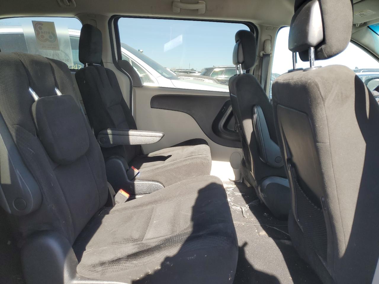 2015 Dodge Caravan - Image 11