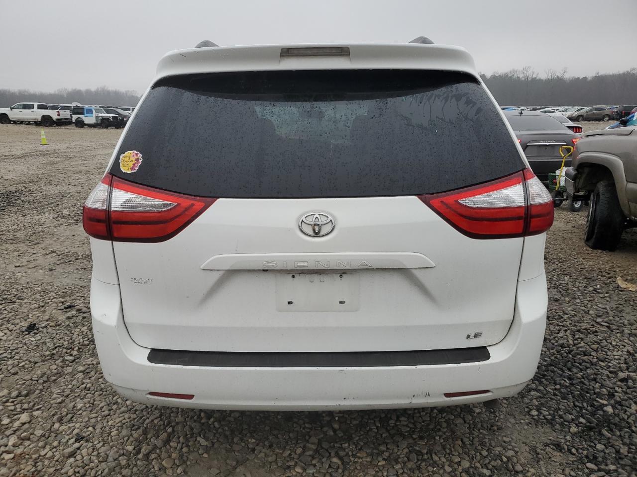2015 Toyota Sienna - Image 6