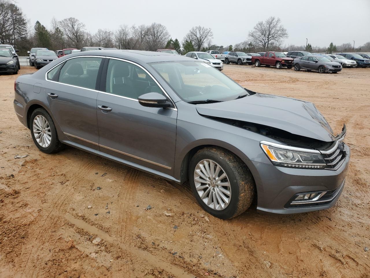 2017 Volkswagen Passat - Image 4