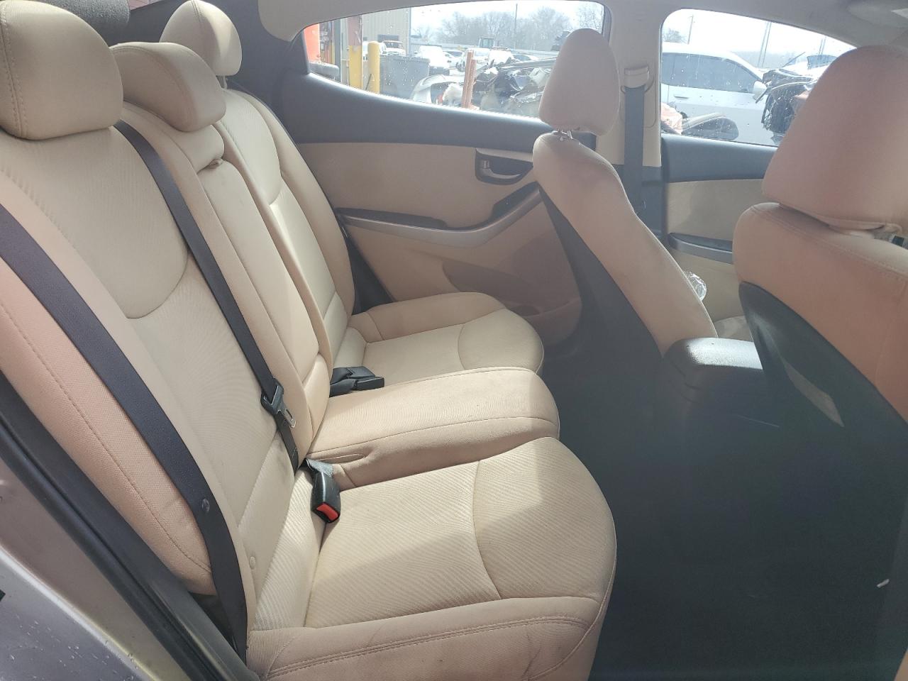 2013 Hyundai Elantra - Image 10