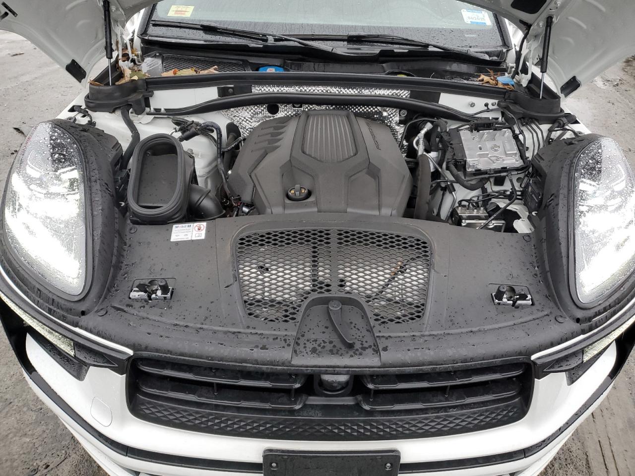 2024 Porsche Macan - Image 12