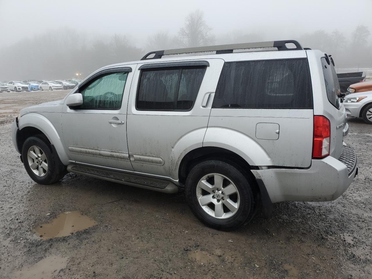 2011 Nissan Pathfinder - Image 2