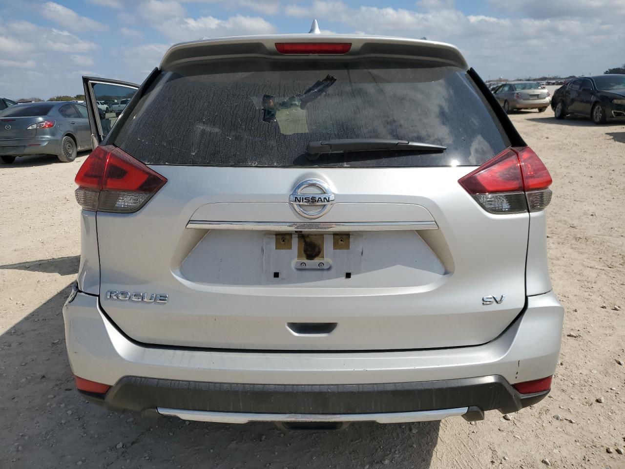 2017 Nissan Rogue - Image 6