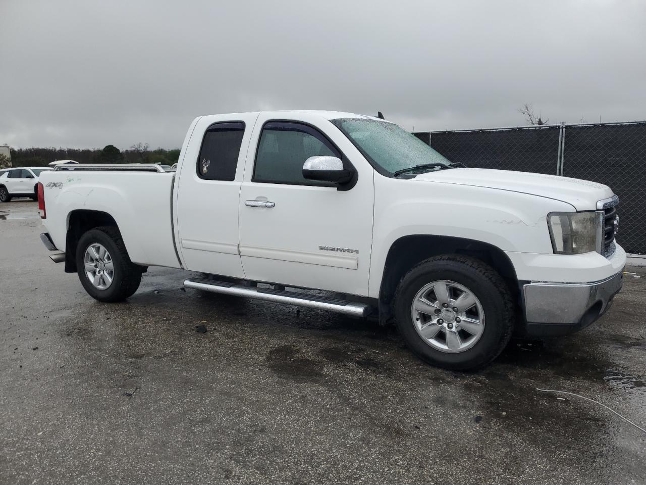 2011 GMC Sierra - Image 4