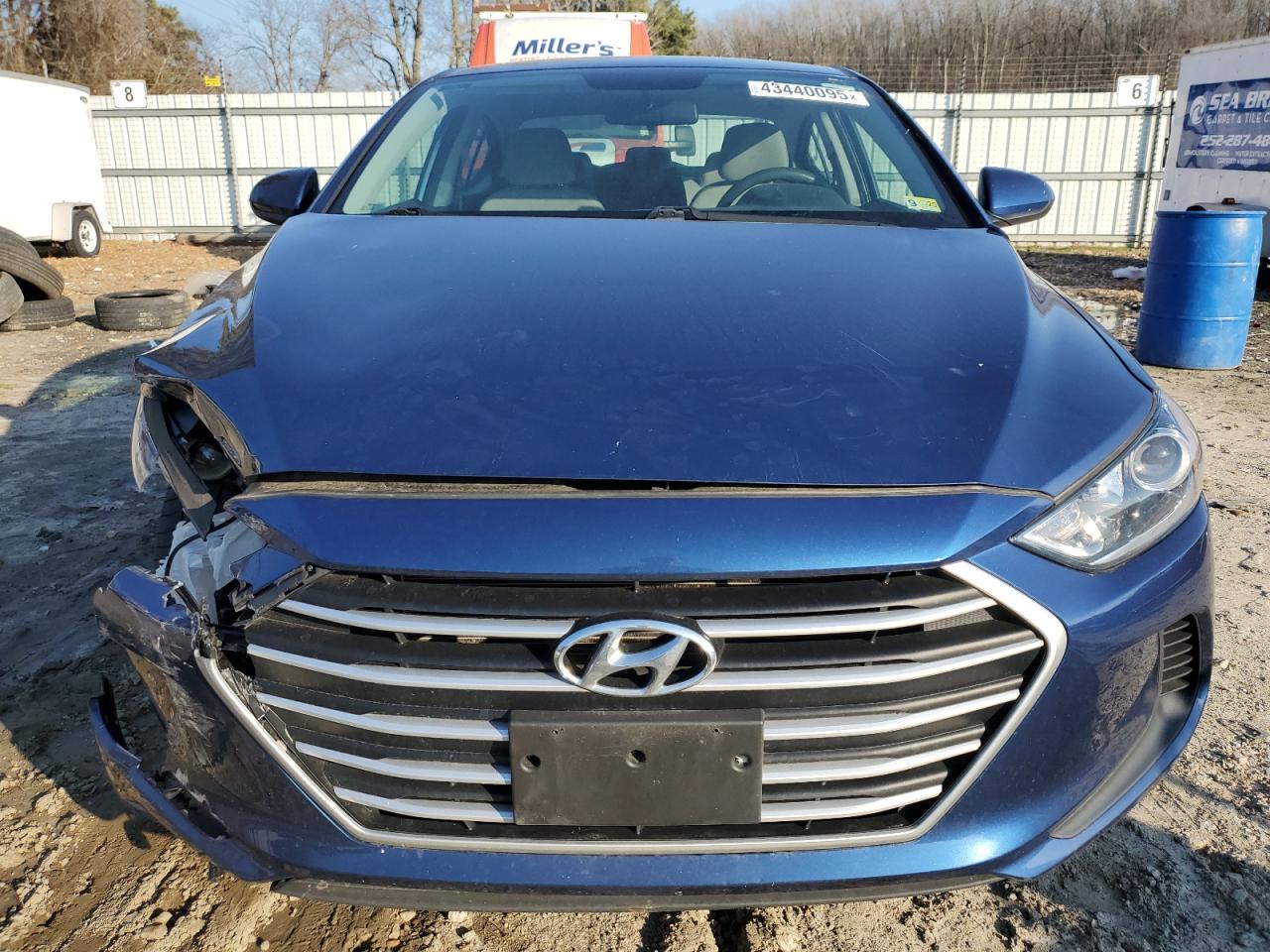 2017 Hyundai Elantra - Image 5