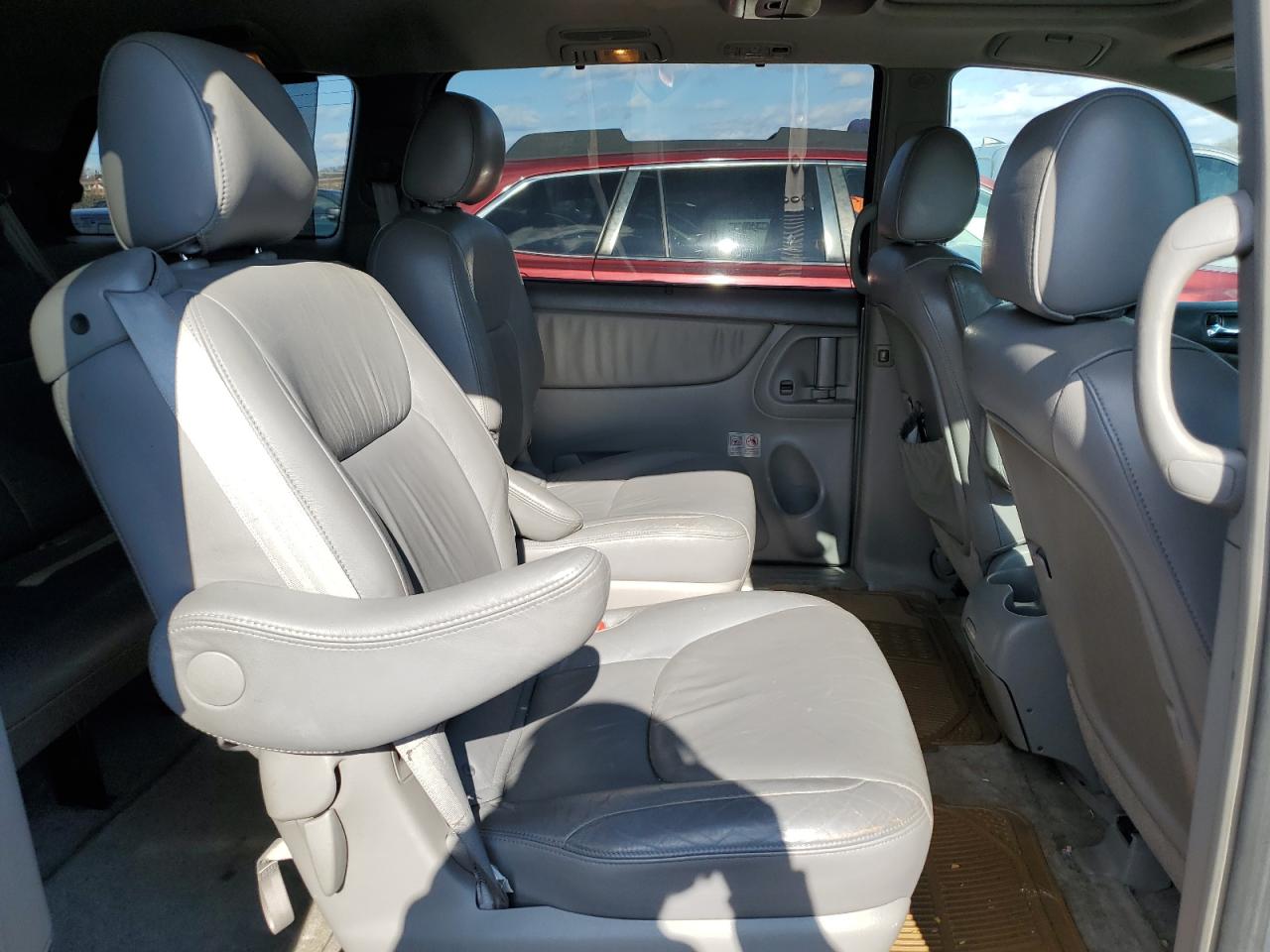 2005 Toyota Sienna - Image 11