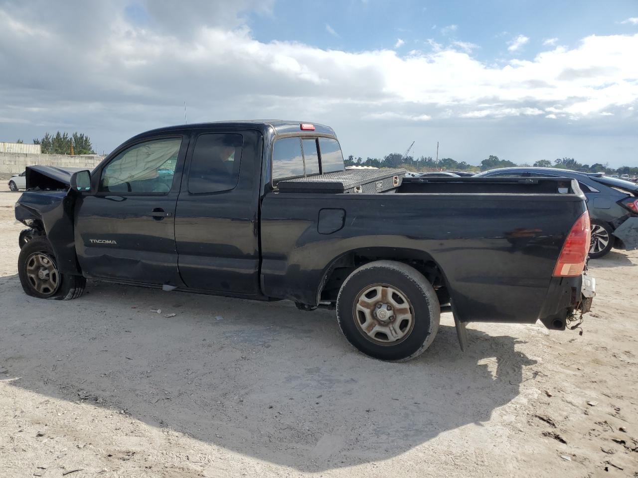 2015 Toyota Tacoma - Image 2