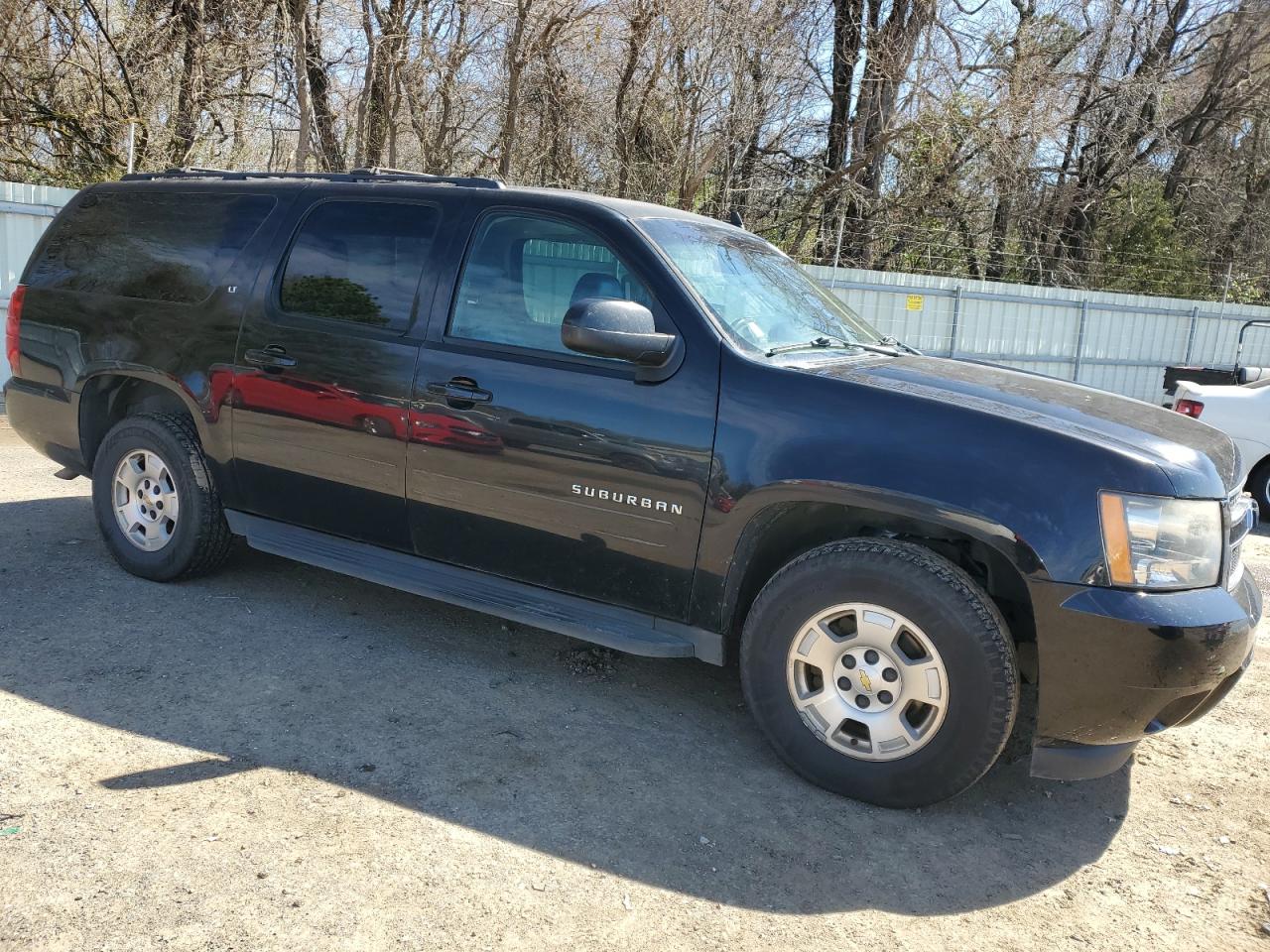 2014 Chevrolet Suburban - Image 4