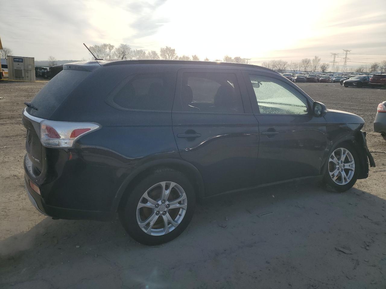2015 Mitsubishi Outlander - Image 3