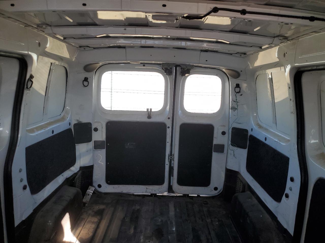 2015 Chevrolet Express - Image 10