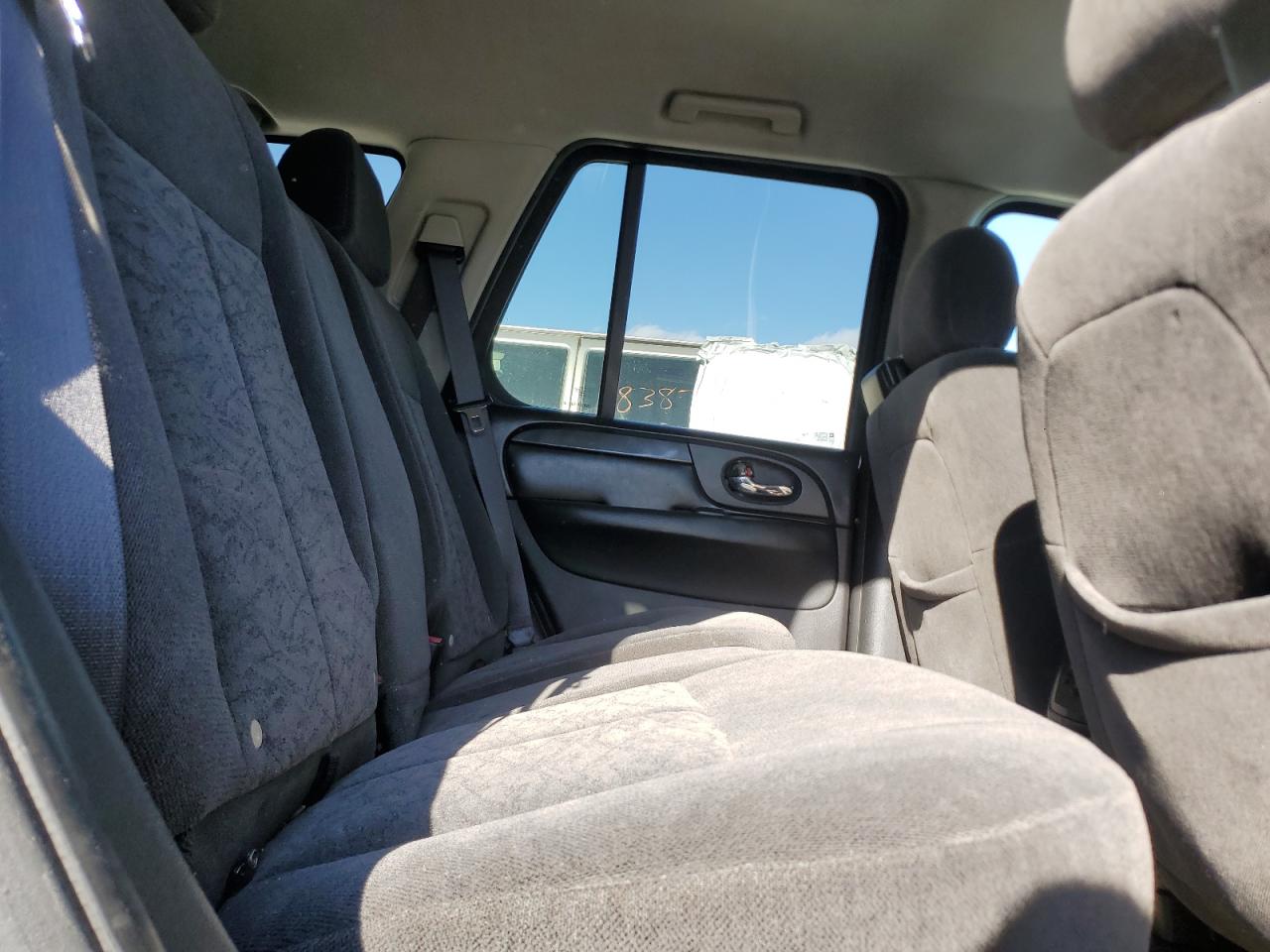 2005 GMC Envoy - Image 11