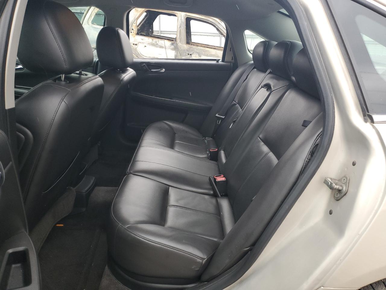 2010 Chevrolet Impala - Image 10