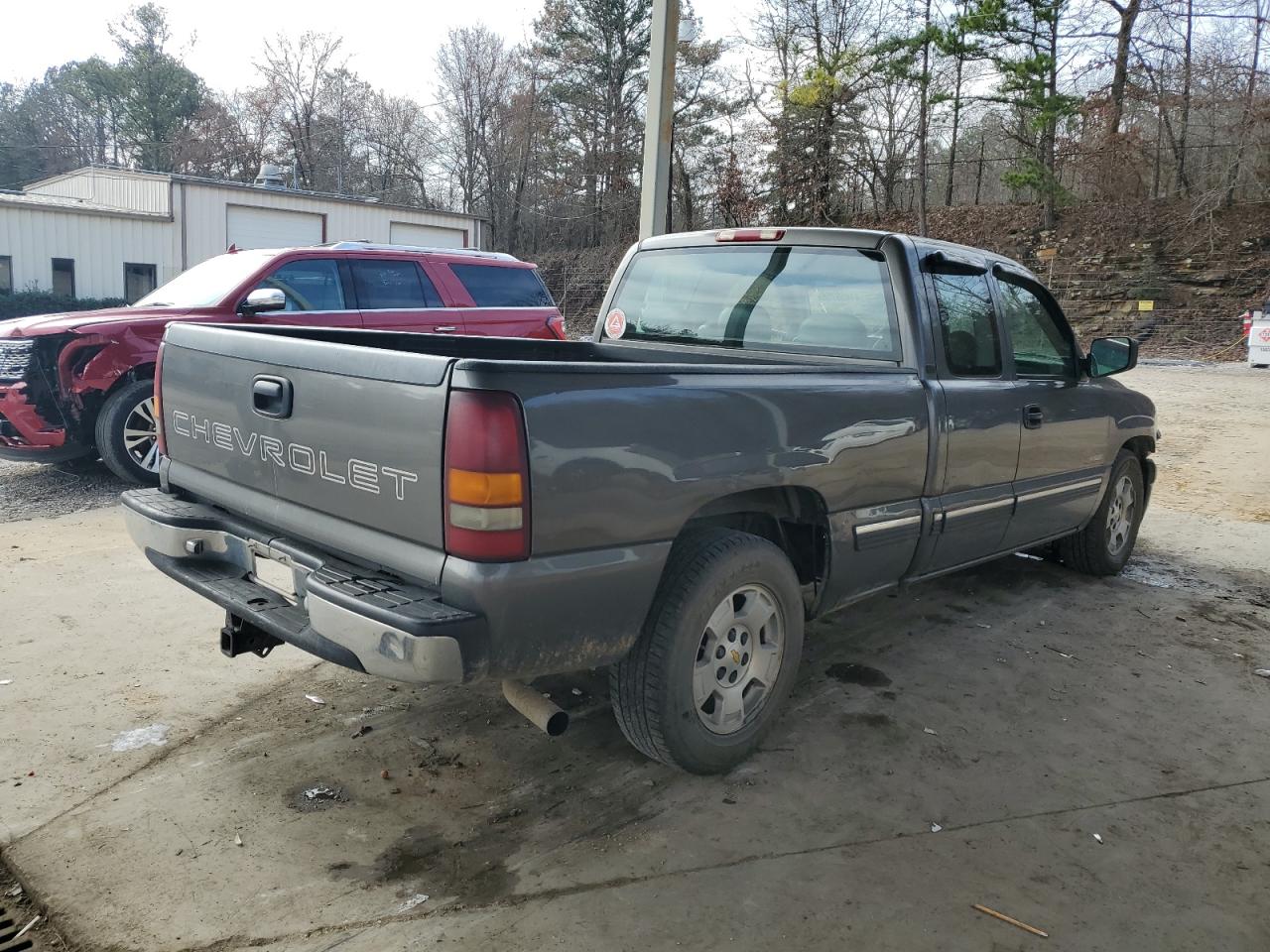 2000 Chevrolet Silverado - Image 3