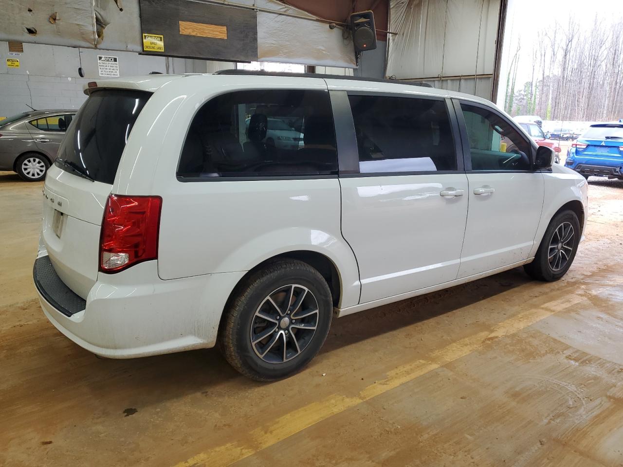 2018 Dodge Caravan - Image 3