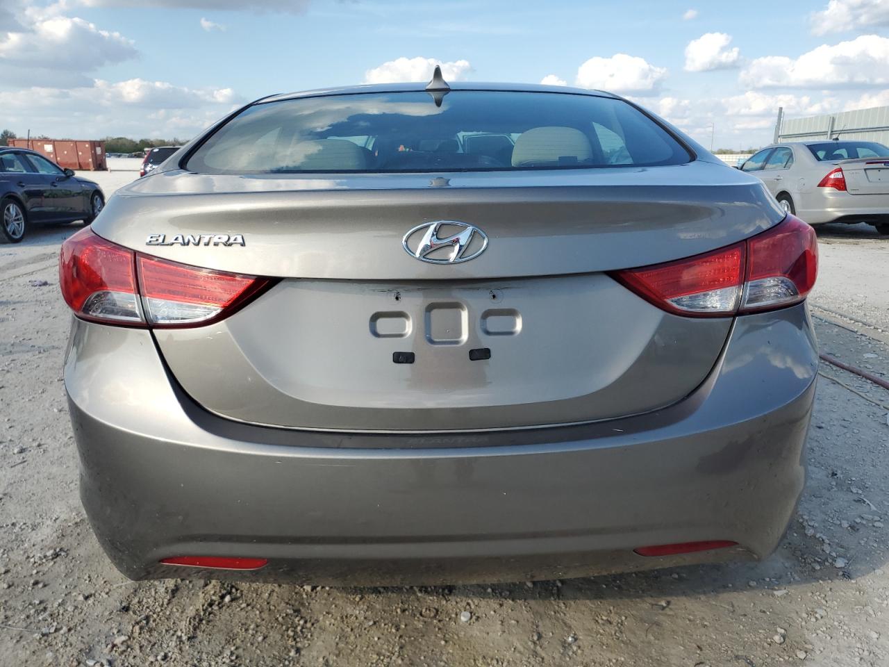 2013 Hyundai Elantra - Image 6