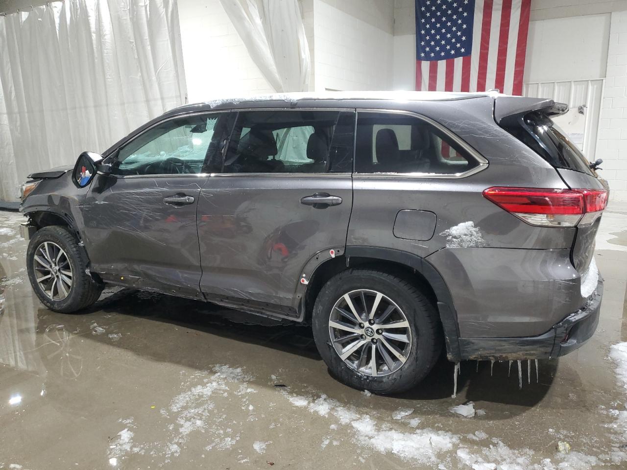 2018 Toyota Highlander - Image 2