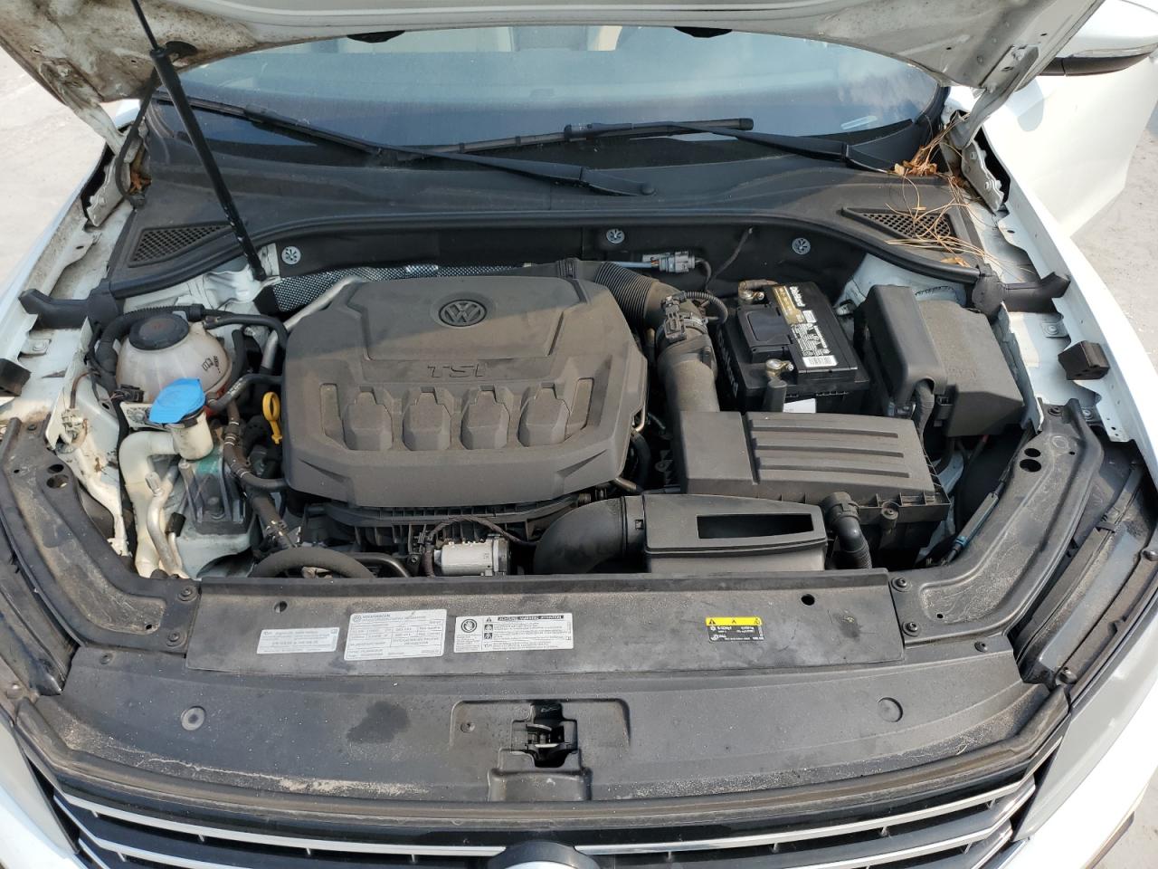 2018 Volkswagen Passat - Image 11