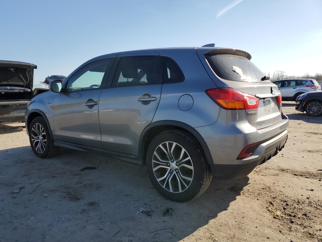 2019 Mitsubishi Outlander - Image 2