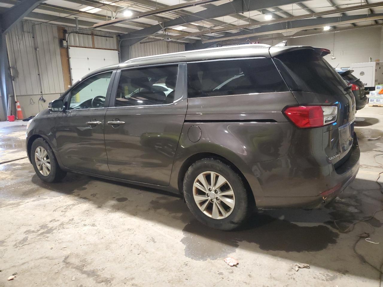 2016 Kia Sedona - Image 2