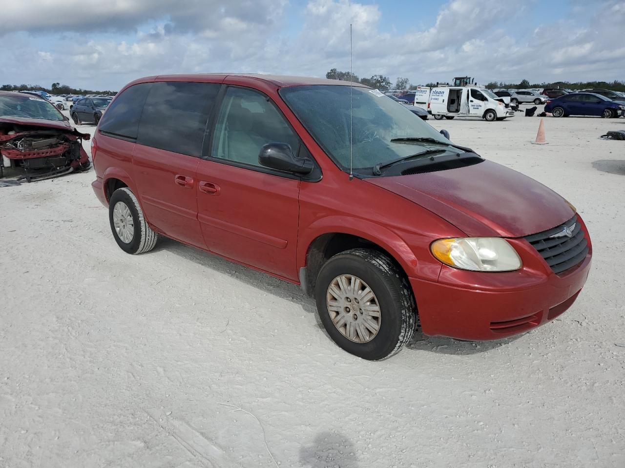 2005 Chrysler Town & Country - Image 4