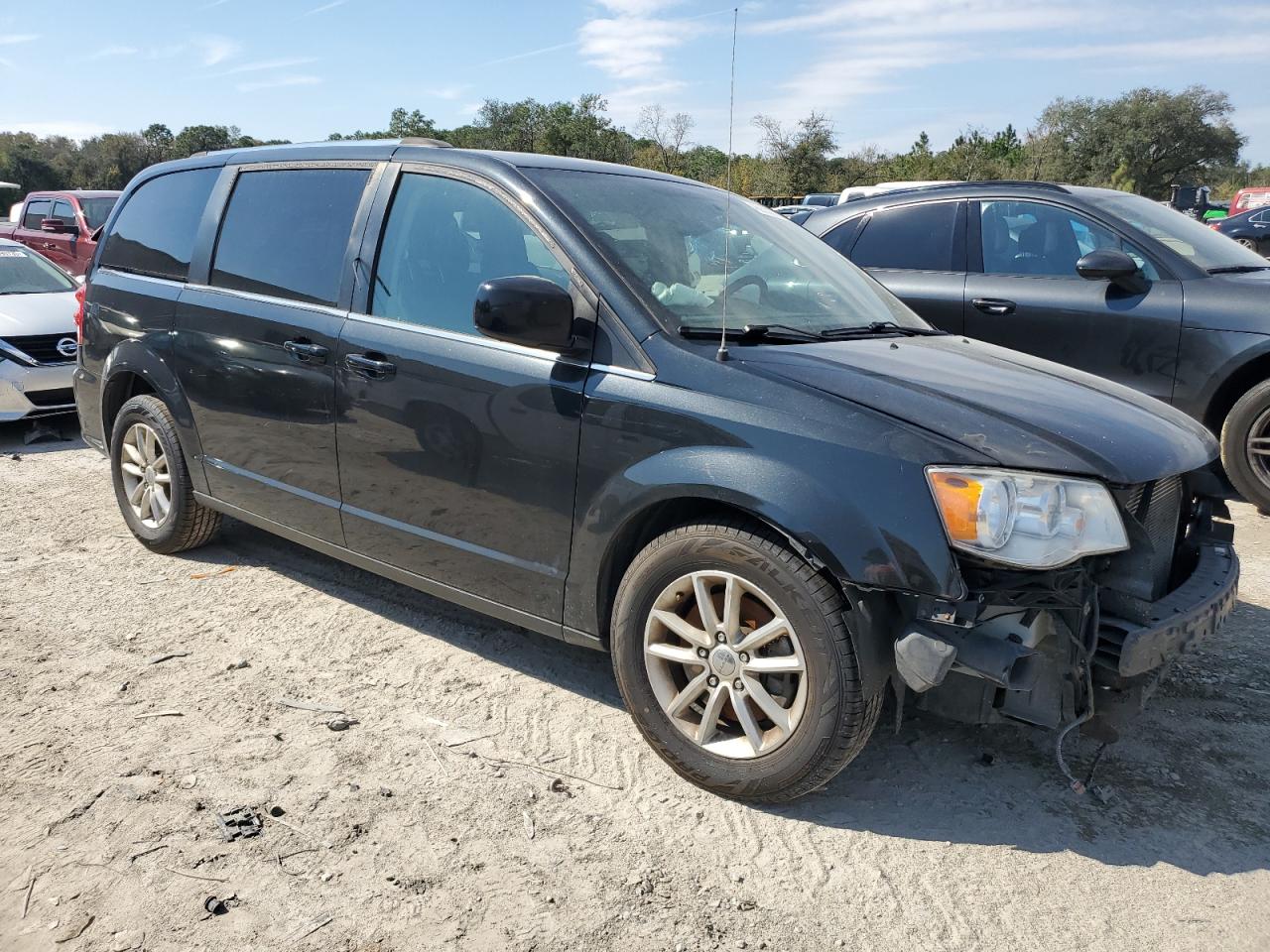 2018 Dodge Caravan - Image 4