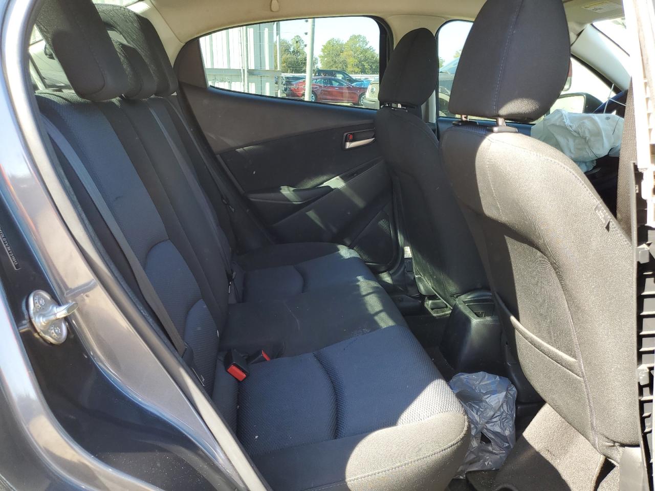 2019 Toyota Yaris - Image 10