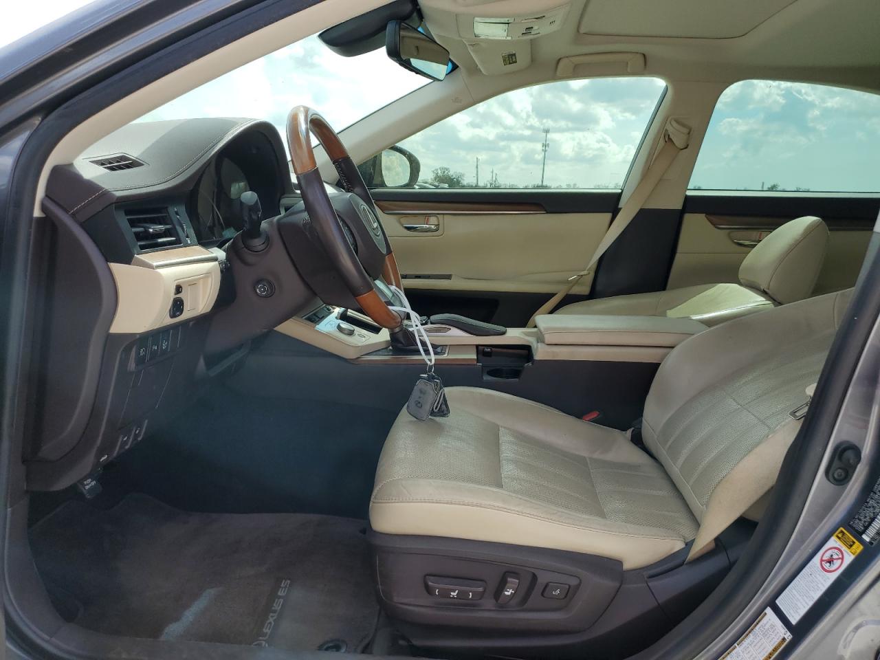 2016 Lexus ES - Image 7