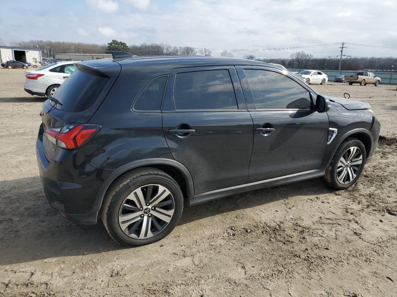 2021 Mitsubishi Outlander - Image 3