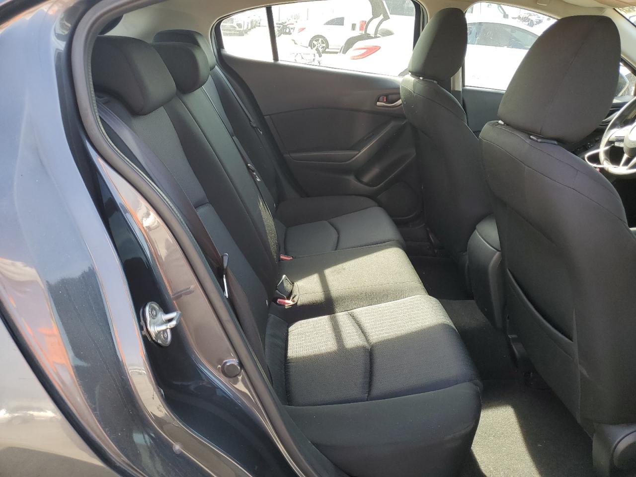 2015 Mazda 3 - Image 10