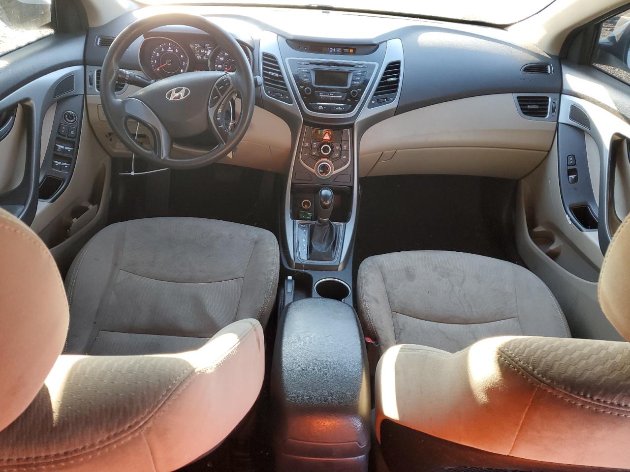 2015 Hyundai Elantra - Image 8
